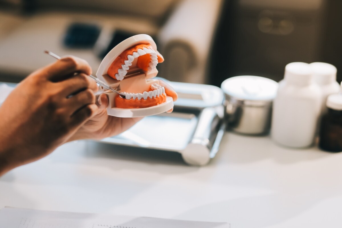 how to choose the right dentures for your smile